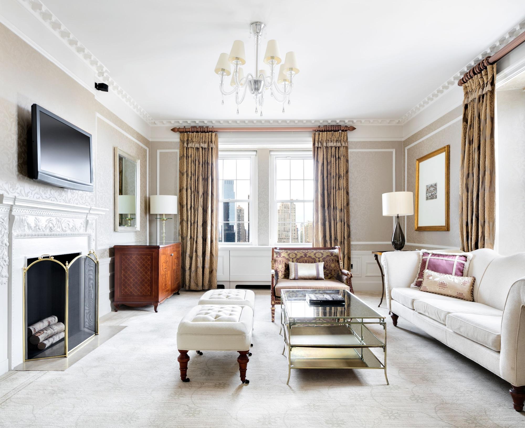 The Pierre, A Taj Hotel, Нью-Йорк Екстер'єр фото A living room in a townhouse