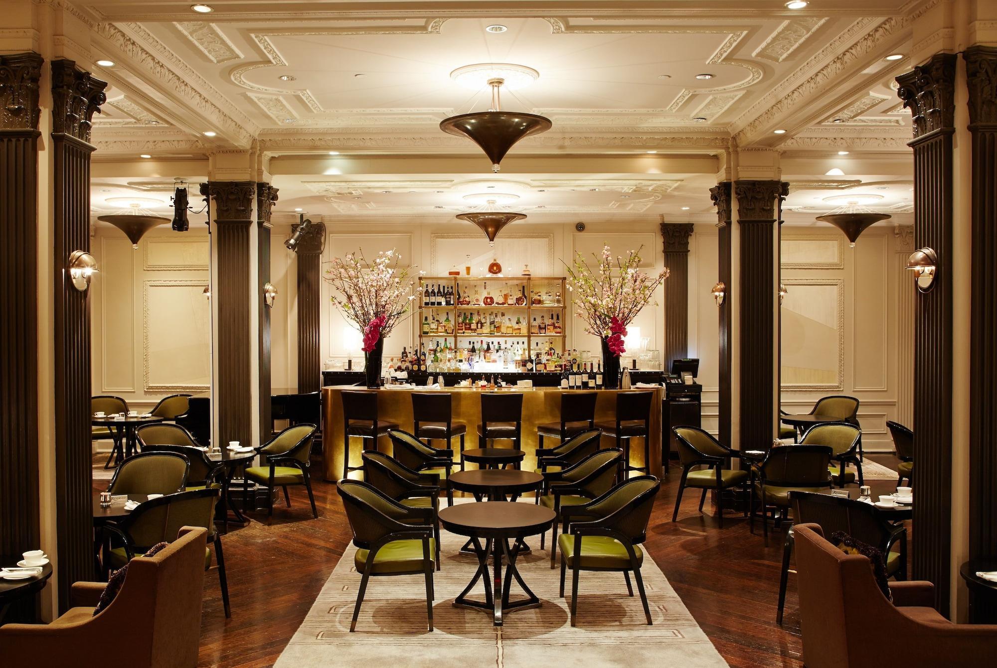 The Pierre, A Taj Hotel, Нью-Йорк Екстер'єр фото The bar at the hotel