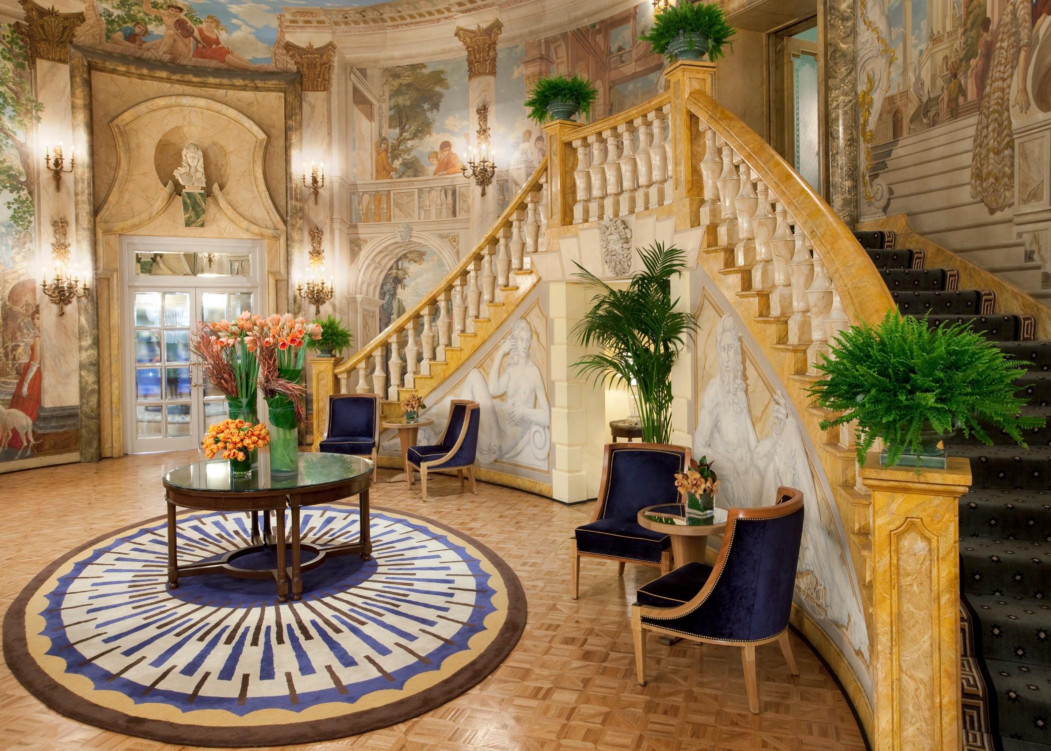 The Pierre, A Taj Hotel, Нью-Йорк Екстер'єр фото The lobby of the hotel