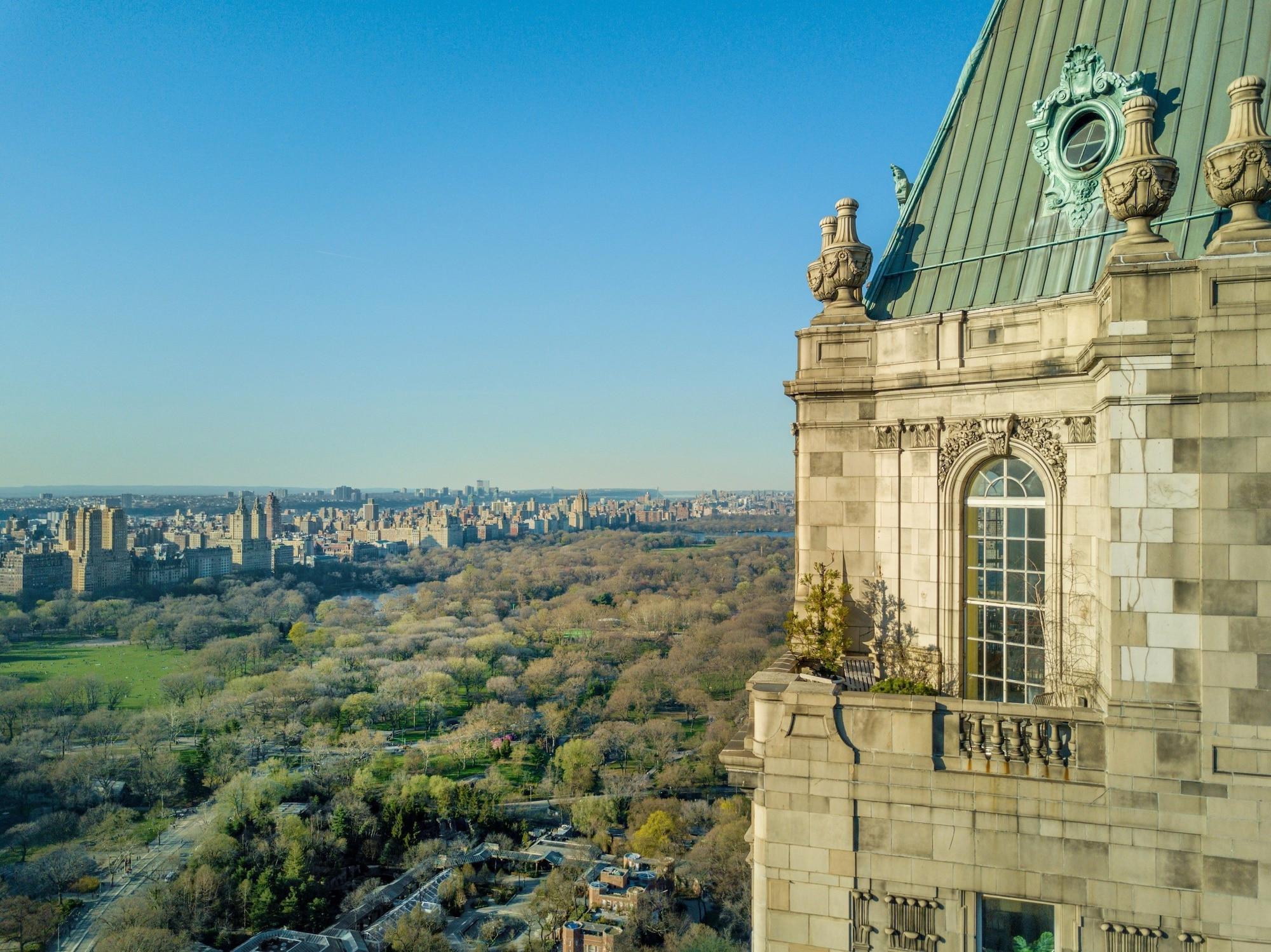 The Pierre, A Taj Hotel, Нью-Йорк Екстер'єр фото View of Central Park from the top of the Dakota