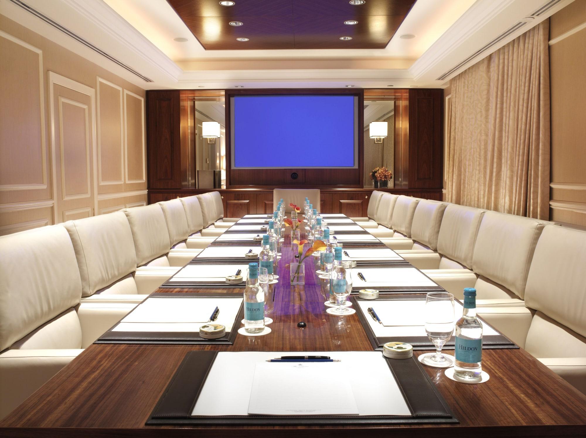 The Pierre, A Taj Hotel, Нью-Йорк Екстер'єр фото A boardroom at a hotel