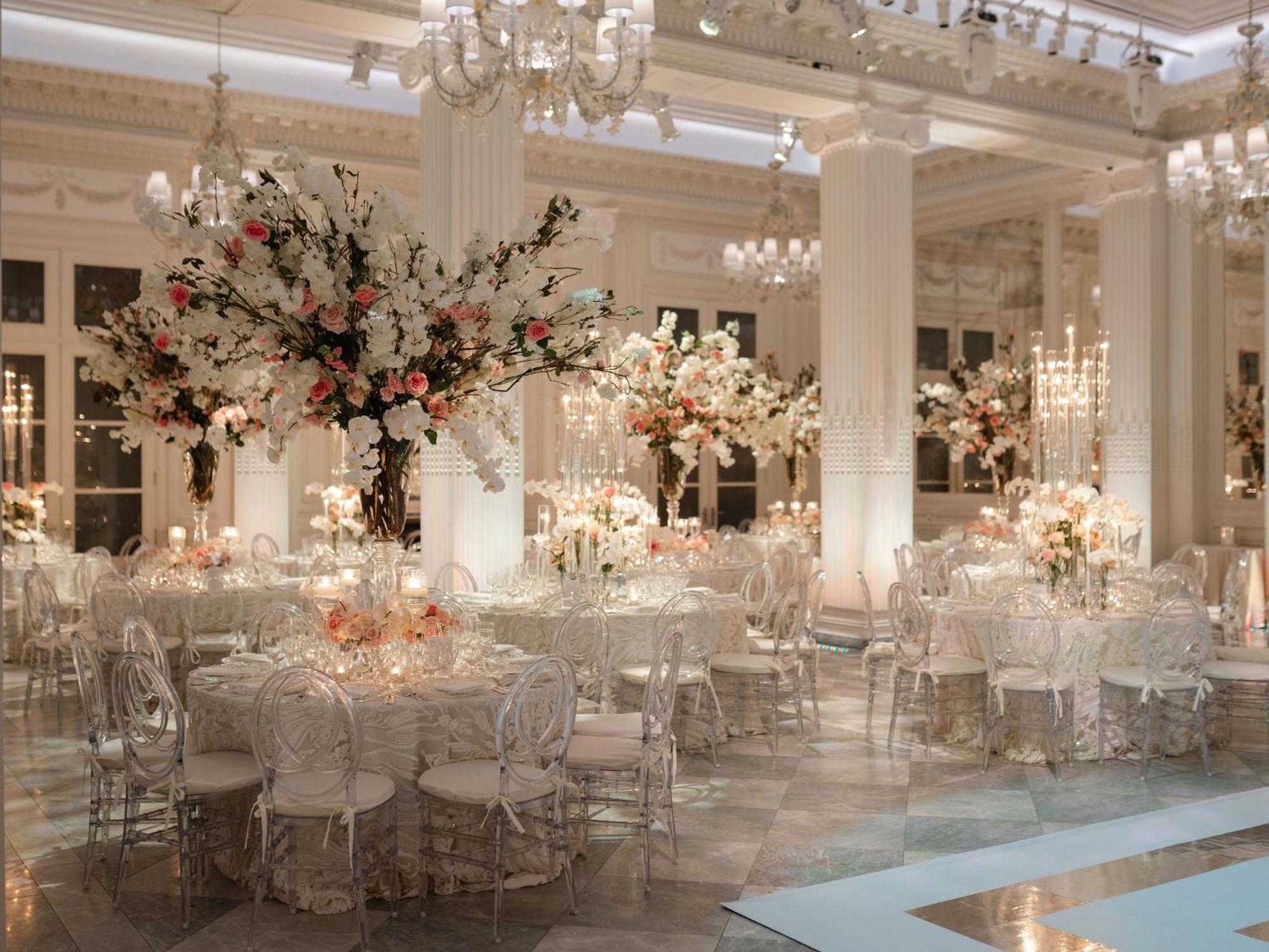 The Pierre, A Taj Hotel, Нью-Йорк Екстер'єр фото The ballroom at the Four Seasons Hotel
